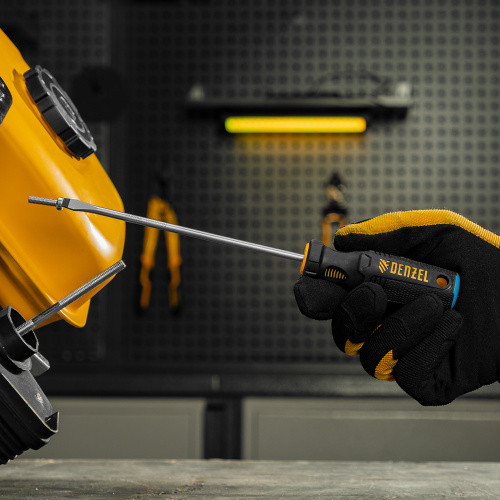 Отвертка SL4х100 мм, CrV, трехкомпонентная рукоятка Denzel по ценам производителя в Екатеринбурге с доставкой по всей России