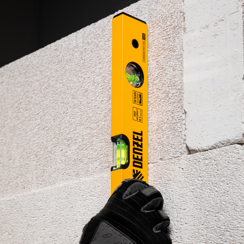 Уровень алюминиевый, 400 мм, фрезерованный, 3 глазка Denzel по ценам производителя в Екатеринбурге с доставкой по всей России