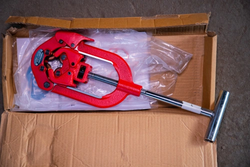 Труборез с хомутной защелкой TOR GH2S для стальных труб 1/2"- 2 1/2" по ценам производителя в Екатеринбурге с доставкой по всей России