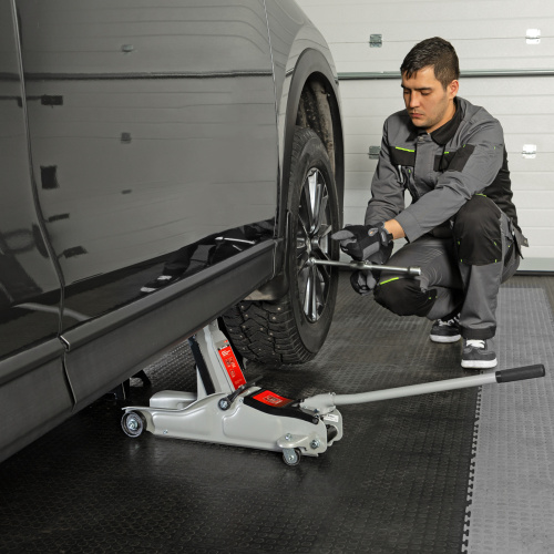 Домкрат гидравлический подкатной, 2 т, Low Profile, 85-330 мм Matrix по ценам производителя в Екатеринбурге с доставкой по всей России