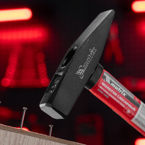 Молоток слесарный, 200 г, фибергласовая обрезиненная рукоятка Matrix по ценам производителя в Екатеринбурге с доставкой по всей России