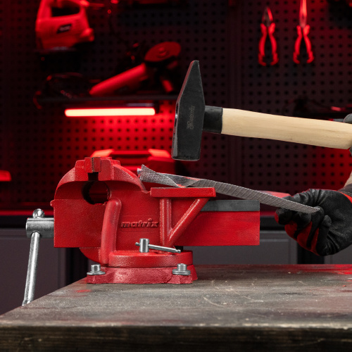 Тиски слесарные, 125 мм, поворотные, с наковальней Matrix по ценам производителя в Екатеринбурге с доставкой по всей России