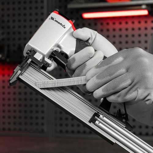 Нейлер пневматический для гвоздей от 10 до 32 мм Matrix по ценам производителя в Екатеринбурге с доставкой по всей России