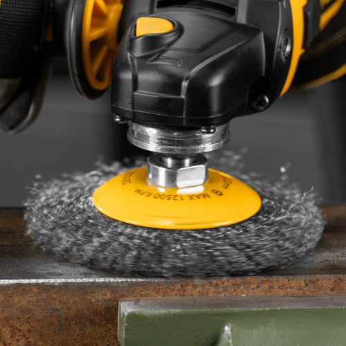 Щетка для УШМ, 125 мм, "Тарелка", витая нержавеющая проволока 0.3 мм, М14 Denzel по ценам производителя в Екатеринбурге с доставкой по всей России