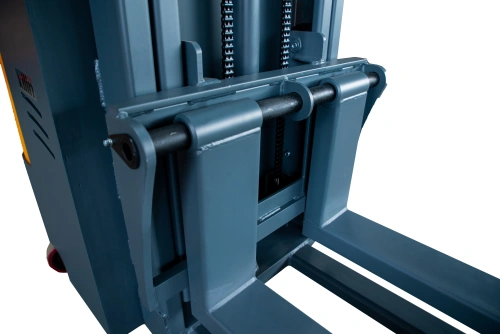 Штабелер самоходный 1,5 т 1,6 м XILIN CDD15K-EN 24/105 В/Ач с раздвижными вилами (с платформой) по ценам производителя в Екатеринбурге с доставкой по всей России