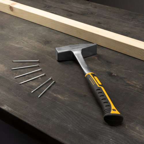 Молоток слесарный 800 г, цельнометаллический, двухкомпонентная рукоятка Denzel по ценам производителя в Екатеринбурге с доставкой по всей России