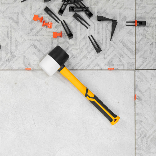 Киянка резиновая, 450 г, черно-белая, фибергласовая рукоятка c TPR покрытием Denzel по ценам производителя в Екатеринбурге с доставкой по всей России