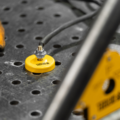 Набор из 2 магнитных сварочных фиксаторов и магнитной клеммы "масса" Denzel по ценам производителя в Екатеринбурге с доставкой по всей России