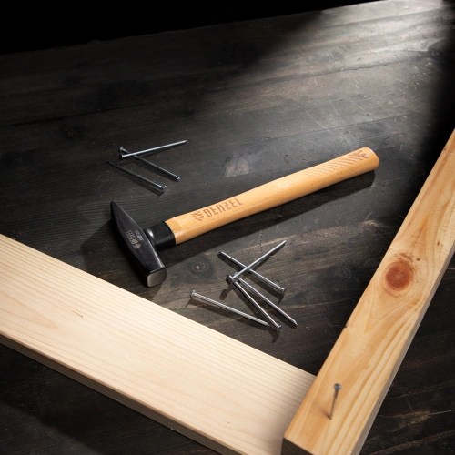 Молоток слесарный, 300 г, кованый квадратный боек, буковая рукоятка Denzel по ценам производителя в Екатеринбурге с доставкой по всей России