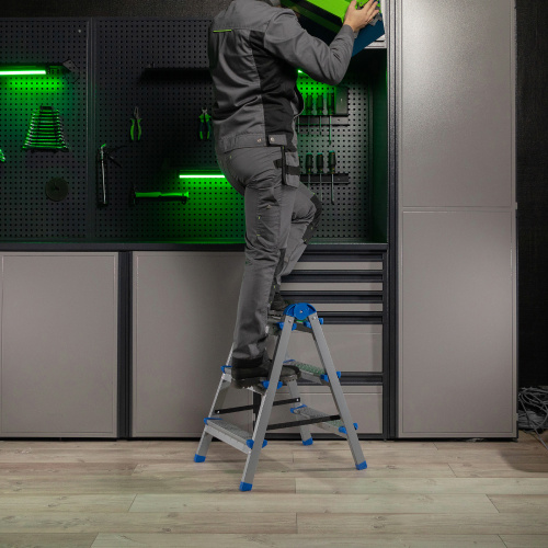 Стремянка двухсторонняя 3 ступени, сталь профиль, стальные ступени, Сибртех по ценам производителя в Екатеринбурге с доставкой по всей России