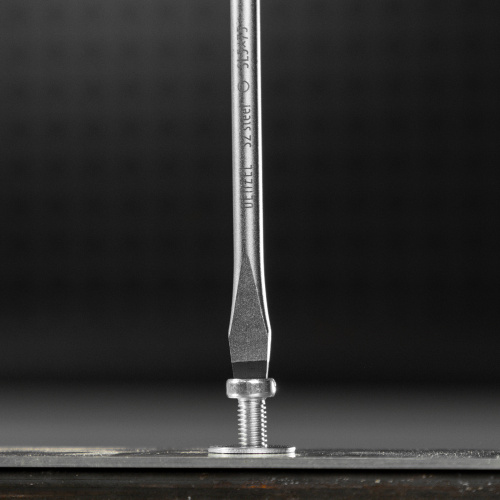 Отвертка, SL5x75 мм, S2, 3к рукоятка Denzel по ценам производителя в Екатеринбурге с доставкой по всей России