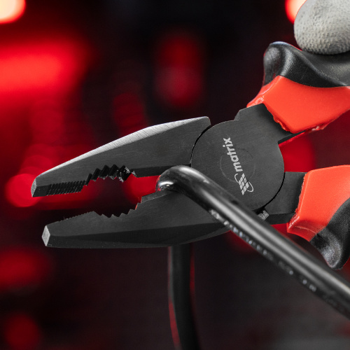 Плоскогубцы комбинированные Black Nickel, 200 мм, двухкомпонентные рукоятки Matrix по ценам производителя в Екатеринбурге с доставкой по всей России