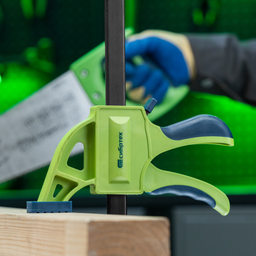 Струбцина F-образная, быстрозажимная, 200 х 70 х 420 мм, пластиковый корпус, фиксатор, двухкомпонентная рукоятка Сибртех по ценам производителя в Екатеринбурге с доставкой по всей России