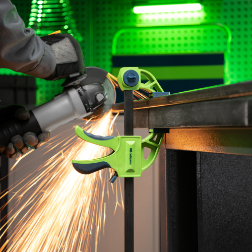 Струбцина F-образная, быстрозажимная, 150 х 70 х 360 мм, пластиковый корпус, фиксатор, двухкомпонентная рукоятка Сибртех по ценам производителя в Екатеринбурге с доставкой по всей России