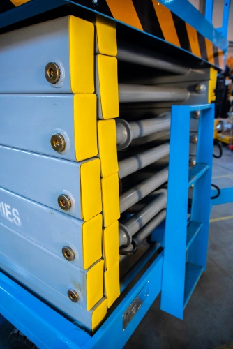 Подъемник ножничный передвижной аккумуляторный 500 кг, 12/14 м, 24/85 В/Ач TOR SJY-0,5-12 DC по ценам производителя в Екатеринбурге с доставкой по всей России