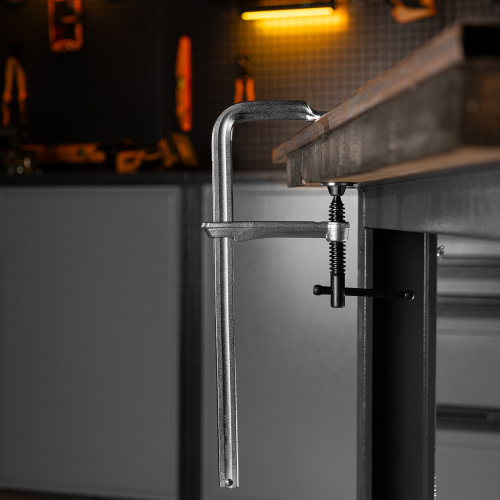 Струбцина F-образная, 100x300мм, кованая Denzel по ценам производителя в Екатеринбурге с доставкой по всей России