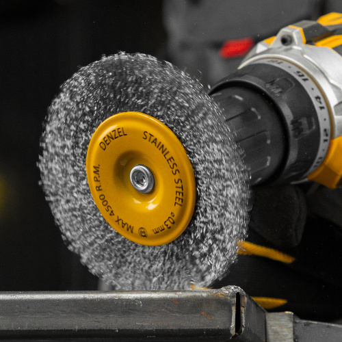 Щетка для дрели 100 мм, Плоская, со шпилькой, нержавеющая витая проволока Denzel по ценам производителя в Екатеринбурге с доставкой по всей России