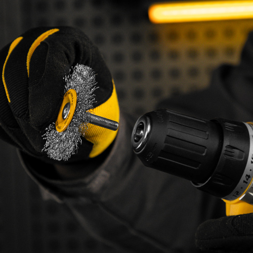 Щетка для дрели, 60 мм, Плоская, со шпилькой, нержавеющая витая проволока Denzel по ценам производителя в Екатеринбурге с доставкой по всей России