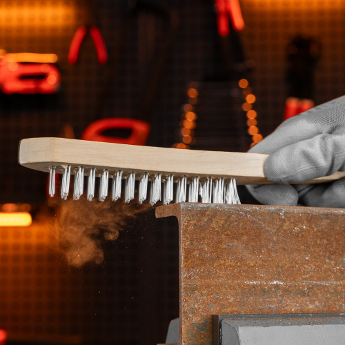 Щетка четырехрядная металлическая с деревянной ручкой Sparta по ценам производителя в Екатеринбурге с доставкой по всей России