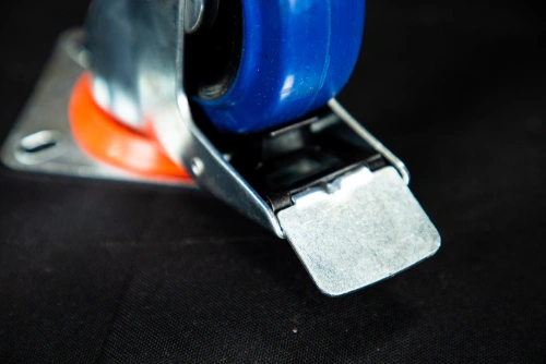 Колесо поворотное резина SRCLb 42 100 мм с тормозом (N) по ценам производителя в Екатеринбурге с доставкой по всей России