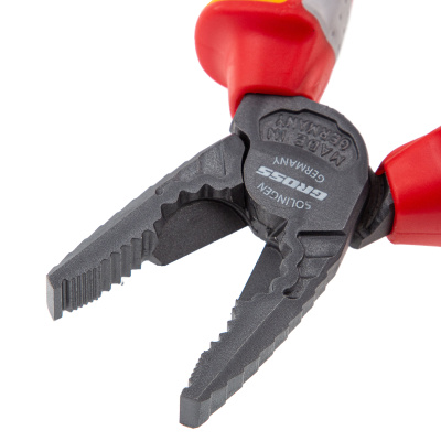 Плоскогубцы комбинированные, диэлектрические трехкомпонентные рукоятки до 1000 В, 180 мм Gross по ценам производителя в Екатеринбурге с доставкой по всей России