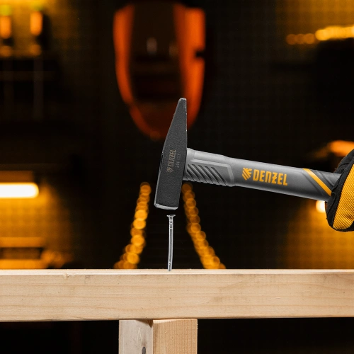 Молоток слесарный, 200 г, кованый, фибергласовая рукоятка c TPR покрытием Denzel по ценам производителя в Екатеринбурге с доставкой по всей России