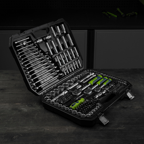 Набор инструментов, 1/2", 3/8", 1/4", пластиковый кейс 215 предм. Сибртех по ценам производителя в Екатеринбурге с доставкой по всей России