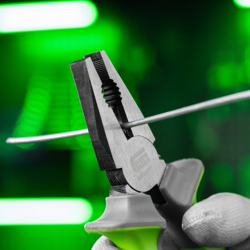 Плоскогубцы комбинированные, 200 мм, фосфатирование, трехкомпонентные рукоятки Сибртех по ценам производителя в Екатеринбурге с доставкой по всей России