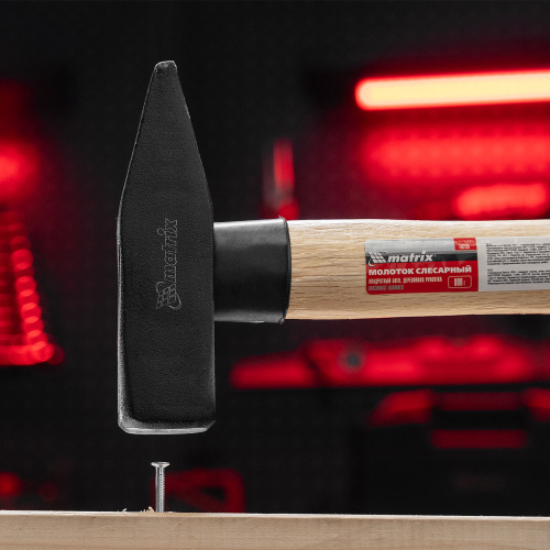 Молоток слесарный, 800 г, квадратный боек, деревянная рукоятка Matrix по ценам производителя в Екатеринбурге с доставкой по всей России