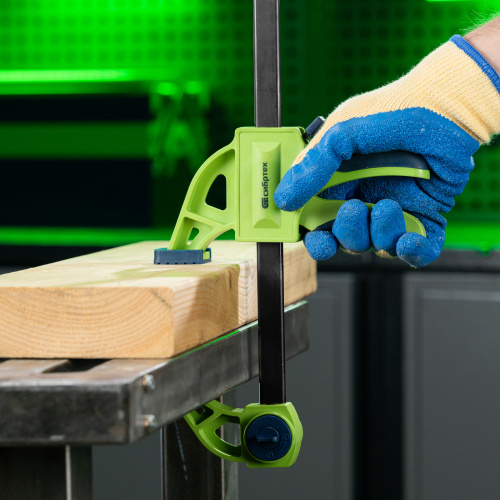 Струбцина F-образная, быстрозажимная, 900 х 70 х 1130 мм, пластиковый корпус, фиксатор, двухкомпонентная рукоятка Сибртех по ценам производителя в Екатеринбурге с доставкой по всей России