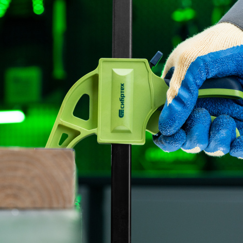 Струбцина F-образная, быстрозажимная, 300 х 70 х 540 мм, пластиковый корпус, фиксатор, двухкомпонентная рукоятка Сибртех по ценам производителя в Екатеринбурге с доставкой по всей России