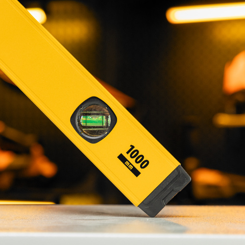 Уровень алюминиевый, магнит, фрезерованный, 3 глазка (1 зеркал.) 0,5 мм/м, 1000 мм Denzel по ценам производителя в Екатеринбурге с доставкой по всей России