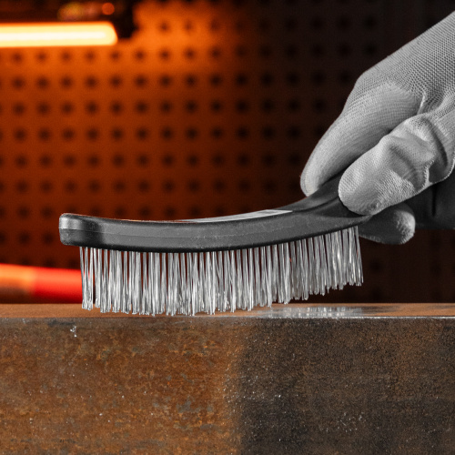 Щетка четырехрядная металлическая с пластмассовой ручкой Sparta по ценам производителя в Екатеринбурге с доставкой по всей России