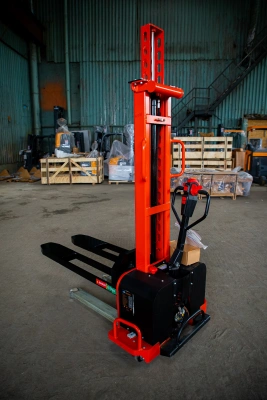 Штабелер самоподъемный 0,5 т 1,5 м TOR CDD05B самоходный по ценам производителя в Екатеринбурге с доставкой по всей России