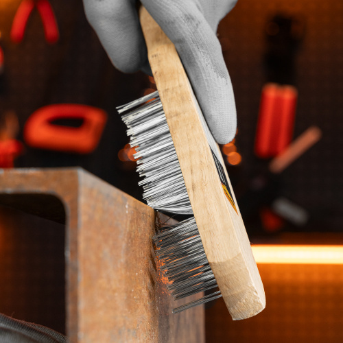 Щетка пятирядная металлическая с деревянной ручкой Sparta по ценам производителя в Екатеринбурге с доставкой по всей России