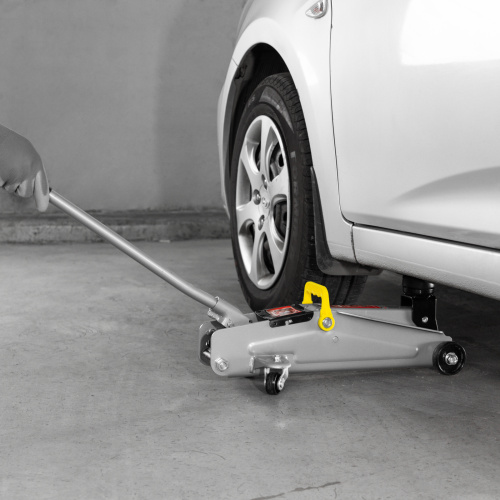 Домкрат гидравлический подкатной, 2 т, высота подъема 135-385 мм, в пластиковый кейсе Matrix по ценам производителя в Екатеринбурге с доставкой по всей России