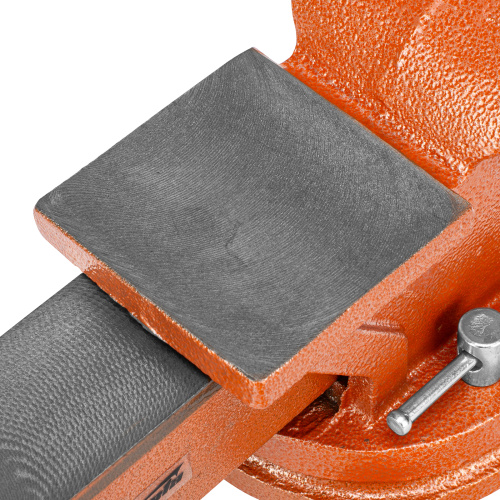 Тиски слесарные, 150 мм, поворотные, с наковальней Sparta по ценам производителя в Екатеринбурге с доставкой по всей России