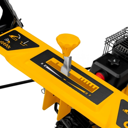 Бензиновая снегоуборочная машина SB 560 LP, 212 cc, электростартер, фара Denzel по ценам производителя в Екатеринбурге с доставкой по всей России