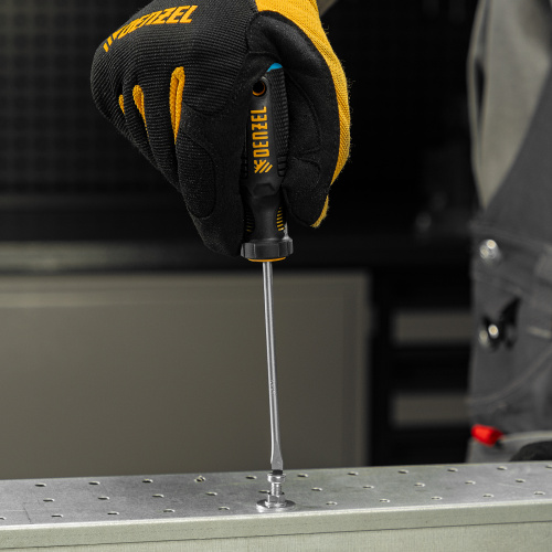 Отвертка SL4х100 мм, CrV, трехкомпонентная рукоятка Denzel по ценам производителя в Екатеринбурге с доставкой по всей России