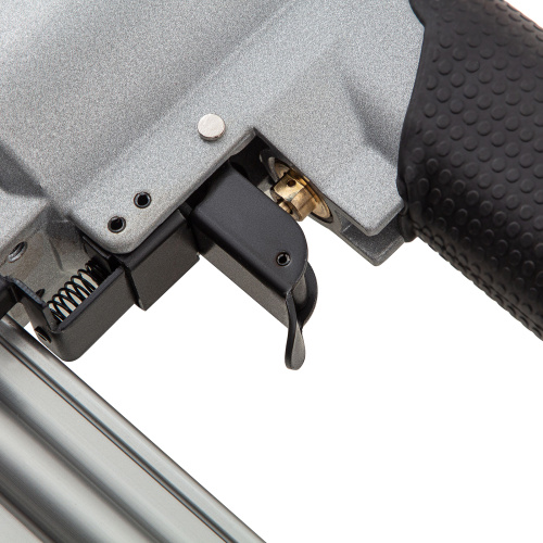 Нейлер пневматический для гвоздей от 10 до 50 мм Matrix по ценам производителя в Екатеринбурге с доставкой по всей России