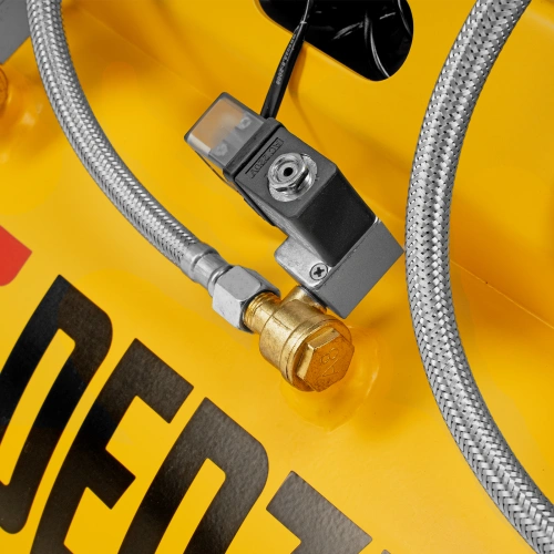 Компрессор безмасляный, малошумный DLS 1800/100,1800 Вт, 3x600, 100 л, 345 л/мин Denzel по ценам производителя в Екатеринбурге с доставкой по всей России