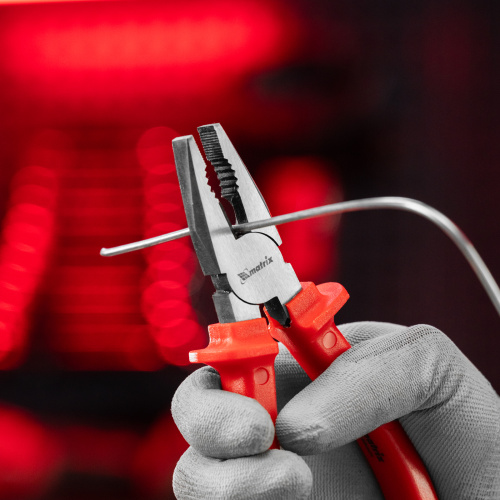 Плоскогубцы Econom, 180 мм, шлифованные, пластмассовые рукоятки Matrix по ценам производителя в Екатеринбурге с доставкой по всей России