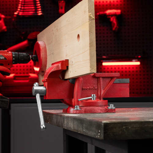 Тиски слесарные, 125 мм, поворотные, с наковальней Matrix по ценам производителя в Екатеринбурге с доставкой по всей России