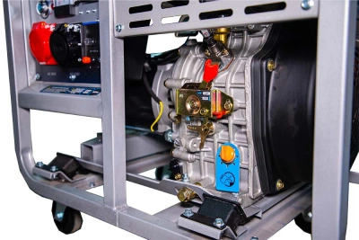 Генератор дизельный 9,0 кВт 380В/3 кВт 220В 20 л с электростартером TOR KM9000D по ценам производителя в Екатеринбурге с доставкой по всей России