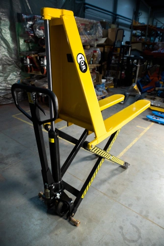 Тележка гидравлическая с ножничным подъемом 1500 кг 1150 мм полиуретановые колеса TOR HLS1500Q (Z) по ценам производителя в Екатеринбурге с доставкой по всей России