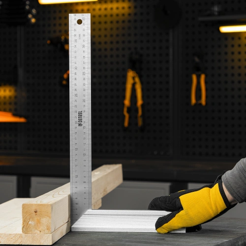 Угольник стальной 400 мм, нержавеющая сталь, градуировка, алюминиевое основание Denzel по ценам производителя в Екатеринбурге с доставкой по всей России