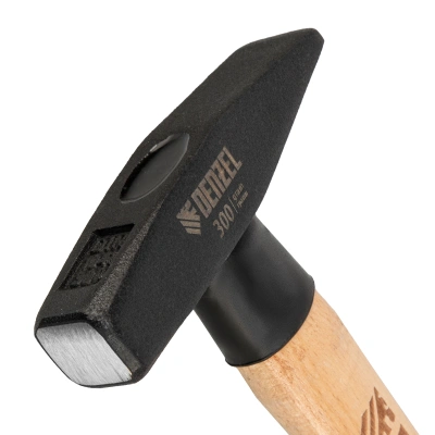 Молоток слесарный, 300 г, кованый квадратный боек, буковая рукоятка Denzel по ценам производителя в Екатеринбурге с доставкой по всей России