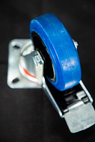 Колесо поворотное резина SRCLb 42 100 мм с тормозом (F) по ценам производителя в Екатеринбурге с доставкой по всей России