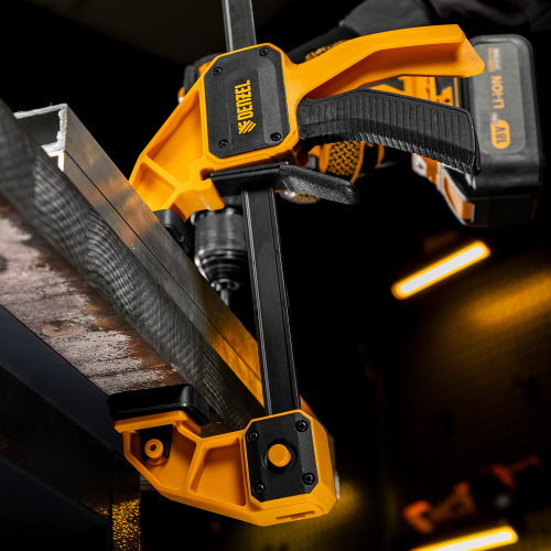 Струбцина F-образная, быстрозажимная, 300 х 80 мм, усиленный нейлоновый корпус Denzel по ценам производителя в Екатеринбурге с доставкой по всей России