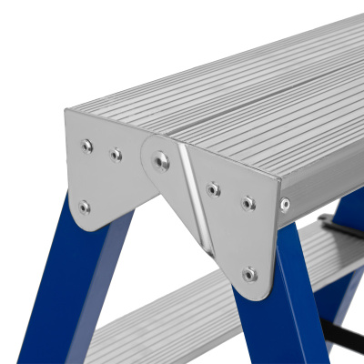 Стремянка двусторонняя 2 ступени, стальная, Сибртех по ценам производителя в Екатеринбурге с доставкой по всей России